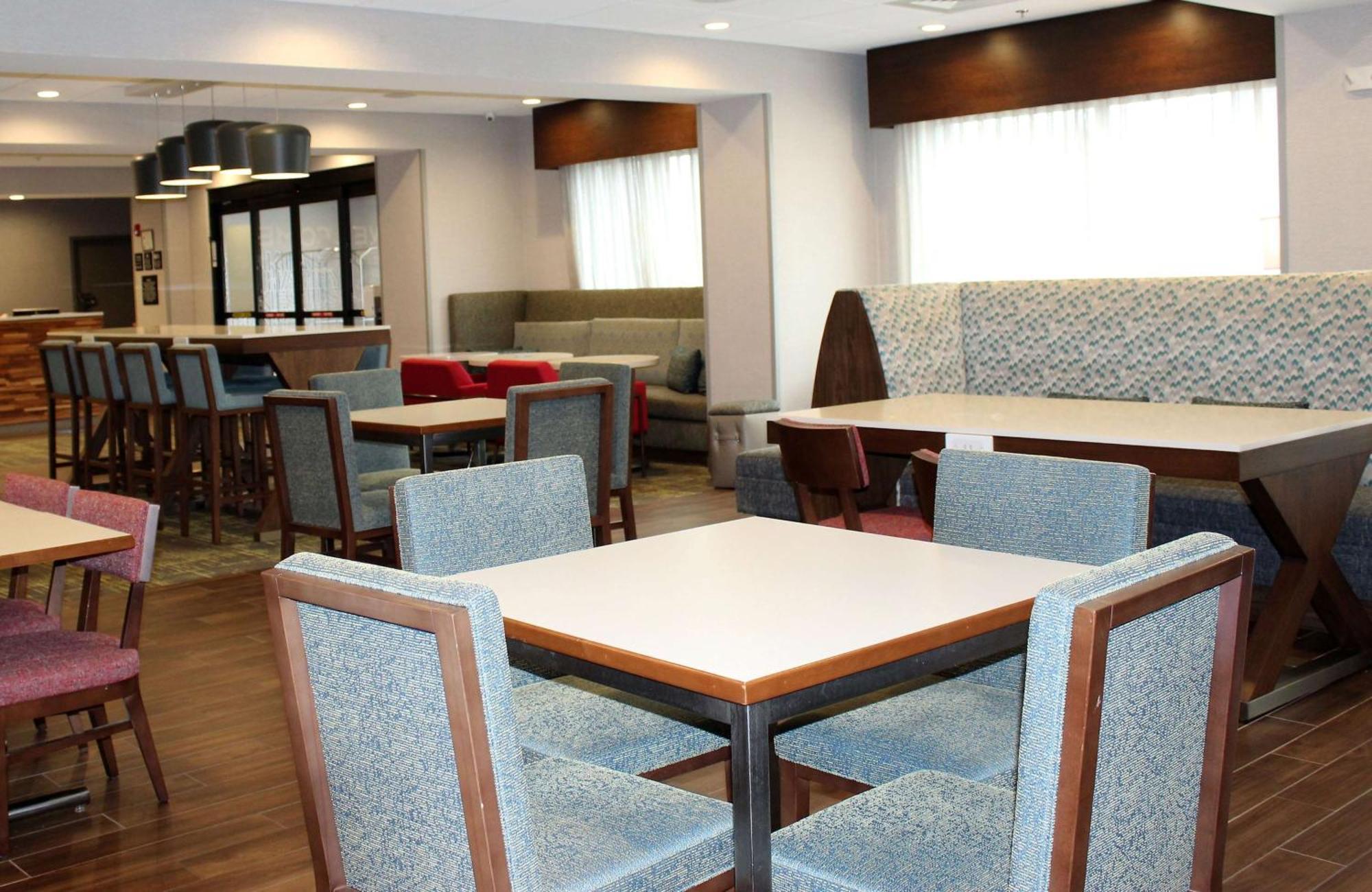 Hotel Hampton 3*